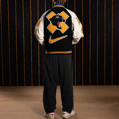 Nike x Patta Running Team SS24 Jaket Varsiti Hitam Putih Unisex. FJ3106-010 Purchase Nike x Patta Running Team SS24 Jaket Varsiti Hitam Putih Unisex. FJ3106-010