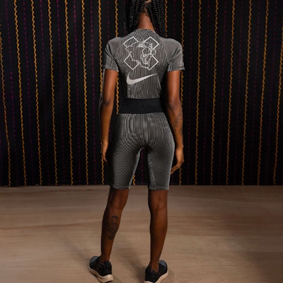 나이키 x 파타 SS24 로고 그래픽 지퍼 점프수트 유니섹스 블랙/그레이 FJ3080-010 Sizing 나이키 x 파타 SS24 로고 그래픽 지퍼 점프수트 유니섹스 블랙/그레이 FJ3080-010