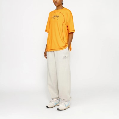 Camiseta Unisex Nike x Stüssy Amarilla Oversized Colaboración. FZ5756-717 Details for Camiseta Unisex Nike x Stüssy Amarilla Oversized Colaboración. FZ5756-717