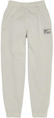 Nike x Stussy 刺繡Logo針織運動褲 男女款 輕骨色 FZ9992-072 Order Nike x Stussy 刺繡Logo針織運動褲 男女款 輕骨色 FZ9992-072