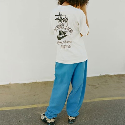 Nike x Stussy Logo Print Retro Crewneck T-Shirt White - Style. DV1774-100 Sizing Nike x Stussy Logo Print Retro Crewneck T-Shirt White - Style. DV1774-100