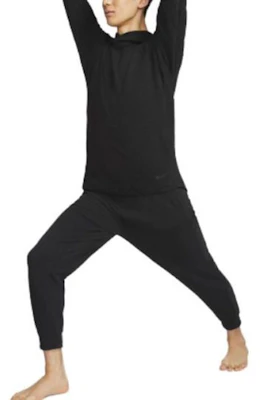 Nike Yoga Dri-FIT 黑色套頭運動衫 DV9876-010 Shop Nike Yoga Dri-FIT 黑色套頭運動衫 DV9876-010