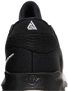 Nike Zoom Freak 4 TB 'Hitam Putih' DO9679-002 Sizing Nike Zoom Freak 4 TB 'Hitam Putih' DO9679-002