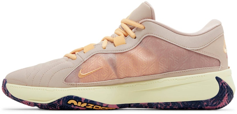 Nike Zoom Freak 5 'Fossil Stone' Sneaker DX4985-200 Lookbook Nike Zoom Freak 5 'Fossil Stone' Sneaker DX4985-200