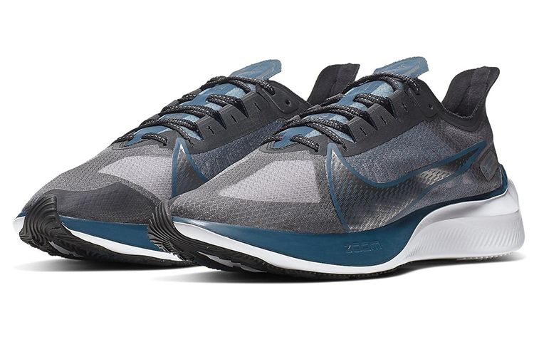 Lookbook Nike Zoom Gravity 'Off Noir Metallic Pewter' dalam Warna Gelap dan Perak Metalik BQ3202-002