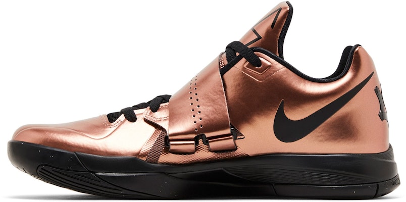 나이키 줌 KD 4 2024 '크리스마스' FZ5913-800 FZ5913-800 Lookbook 나이키 줌 KD 4 2024 '크리스마스' FZ5913-800 FZ5913-800