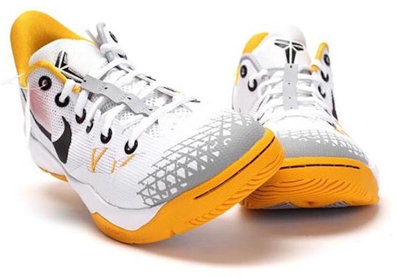 Nike Zoom Kobe Venomenon 4 白黑黃 實戰籃球鞋 Lookbook Nike Zoom Kobe Venomenon 4 白黑黃 實戰籃球鞋
