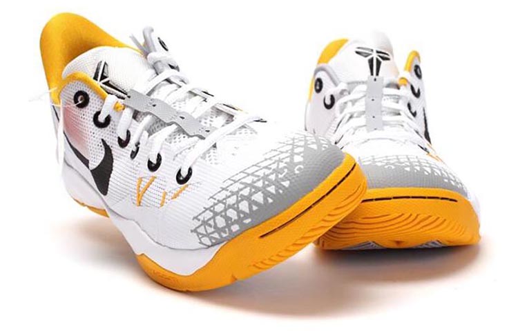 Lookbook Nike Zoom Kobe Venomenon 4 XDR ''Blanc Or Universitaire'' 630916-107