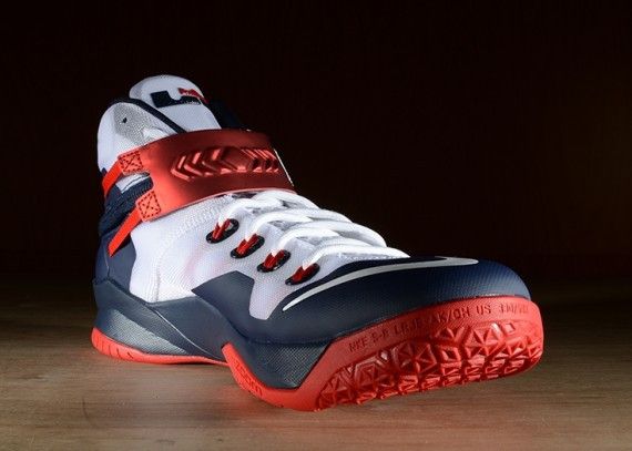 Lookbook Nike Zoom LeBron Soldier 8 ''USA'' Scarpe da Basket 653641-114