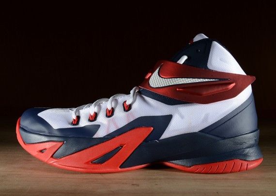 Shop Nike Zoom LeBron Soldier 8 ''USA'' Scarpe da Basket 653641-114