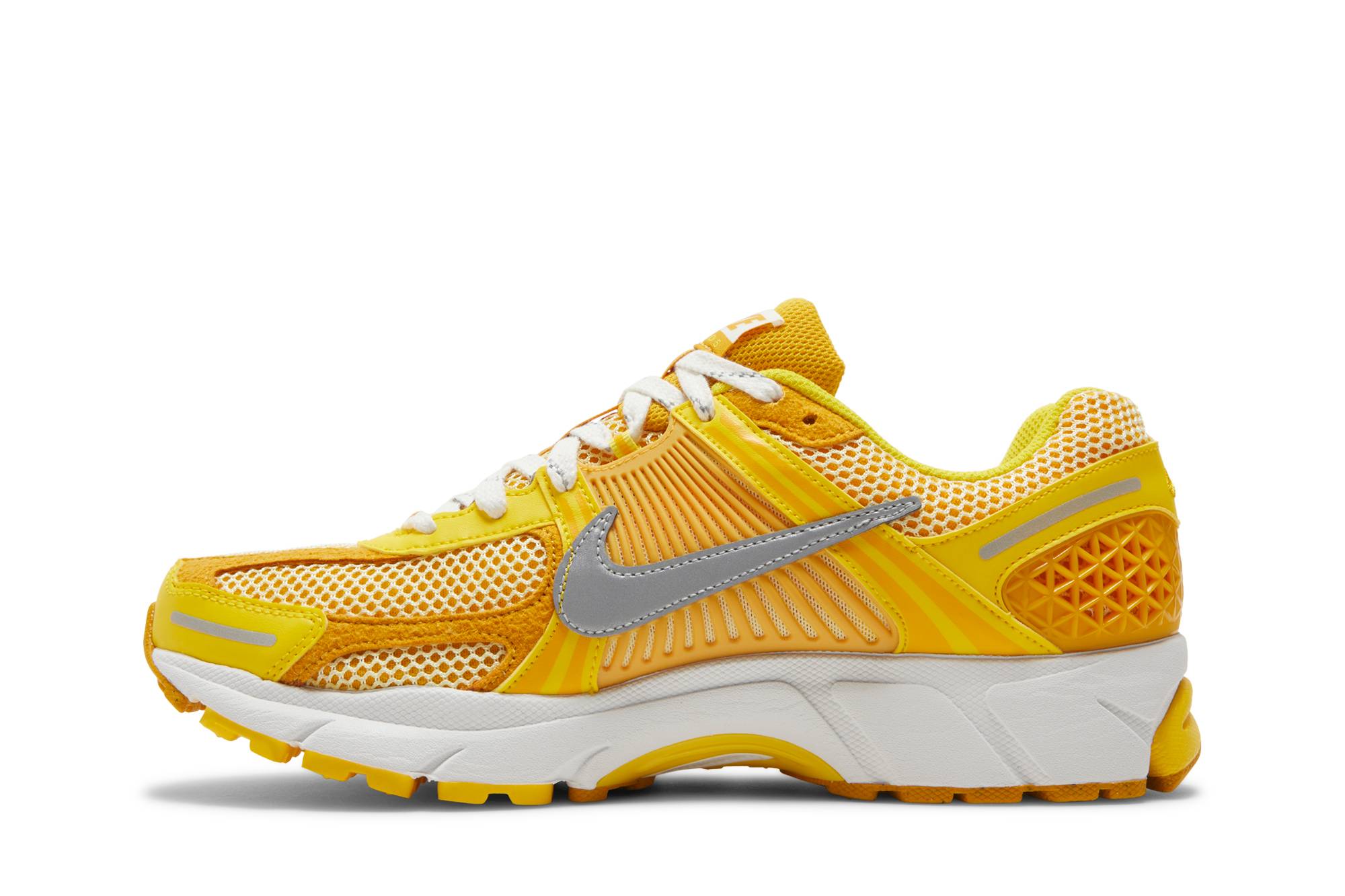 Lookbook 나이키 줌 보메로 5 '바시티 메이즈 레이저 오렌지' FJ4453-765 FJ4453-765