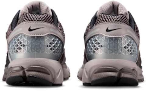 Nike Zoom Vomero 5 Abu-Abu College/Batu Gua/Perak Metalik/Hitam FB9149-005 Details for Nike Zoom Vomero 5 Abu-Abu College/Batu Gua/Perak Metalik/Hitam FB9149-005