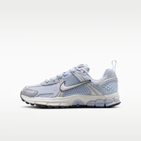(Youth) Nike Zoom Vomero 5 Football Gray/Pencil Point/Summit White IO7468-002 (Youth) Nike Zoom Vomero 5 Football Gray/Pencil Point/Summit White IO7468-002