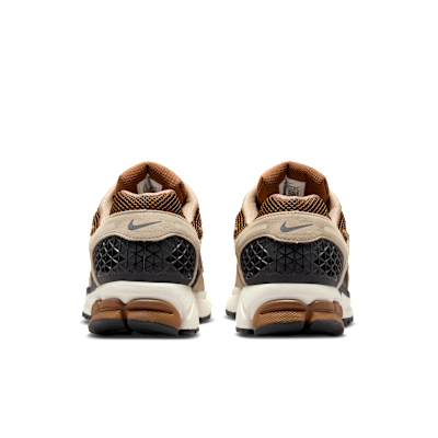 Sizing Nike Zoom Vomero 5 Light British Tan/Caqui Británico/Lino/Gris Humo Oscuro HF1553-202