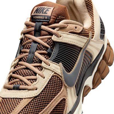 Nike Zoom Vomero 5 Light British Tan/British Khaki/Linen/Dark Smoke Gray HF1553-202 Sizing Nike Zoom Vomero 5 Light British Tan/British Khaki/Linen/Dark Smoke Gray HF1553-202