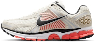 nike-zoom-vomero-5-light-oarwood-brown-bright-crimson-sail-black-fb-9149-102