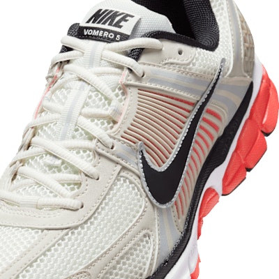 나이키 줌 보메로 5 라이트 오어우드 브라운/브라이트 크림슨/세일/블랙 FB9149-102 Sizing 나이키 줌 보메로 5 라이트 오어우드 브라운/브라이트 크림슨/세일/블랙 FB9149-102