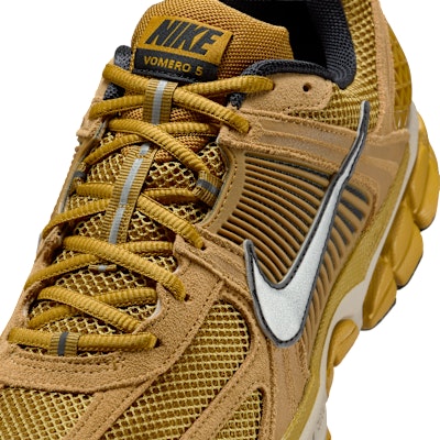 Nike Zoom Vomero 5 Ochre/Flat Gold/Light Oak Brown/Metallic Silver HF1553-301 Sizing Nike Zoom Vomero 5 Ochre/Flat Gold/Light Oak Brown/Metallic Silver HF1553-301