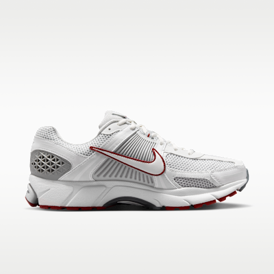 Lookbook Nike Zoom Vomero 5 Photon Dust/Grijze Mist/Dune Rood/Summit Wit FB9149-009