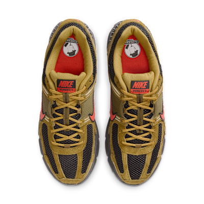 Nike Zoom Vomero 5 PRM Olive Flake/Black/QNTM Moss/Picante Red 圖 4