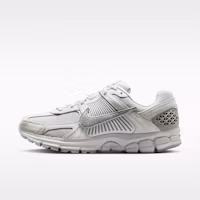 Nike Zoom Vomero 5 SE Bust Gray/Platinum Tint/White/Light Smoke Gray IH8039-001 Nike Zoom Vomero 5 SE Bust Gray/Platinum Tint/White/Light Smoke Gray IH8039-001