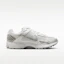 Lookbook Nike Zoom Vomero 5 SE Bust Gray/Platinum Tint/White/Light Smoke Gray IH8039-001