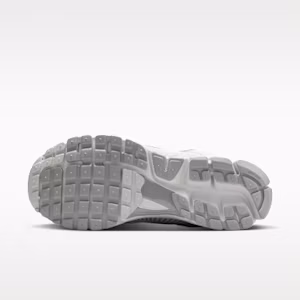 Lookbook Nike Zoom Vomero 5 SE Bust Kelabu/Platinum Tint/Putih/Light Smoke Kelabu IH8039-001