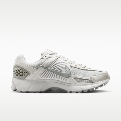Shop Nike Zoom Vomero 5 SE Bust Kelabu/Platinum Tint/Putih/Light Smoke Kelabu IH8039-001