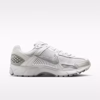 Shop Nike Zoom Vomero 5 SE Bust Kelabu/Platinum Tint/Putih/Light Smoke Kelabu IH8039-001