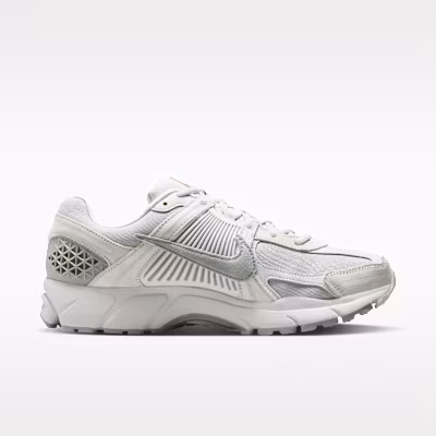 Nike Zoom Vomero 5 SE Bust Kelabu/Platinum Tint/Putih/Light Smoke Kelabu IH8039-001 Shop Nike Zoom Vomero 5 SE Bust Kelabu/Platinum Tint/Putih/Light Smoke Kelabu IH8039-001