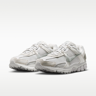 Details for Nike Zoom Vomero 5 SE Bust Kelabu/Platinum Tint/Putih/Light Smoke Kelabu IH8039-001