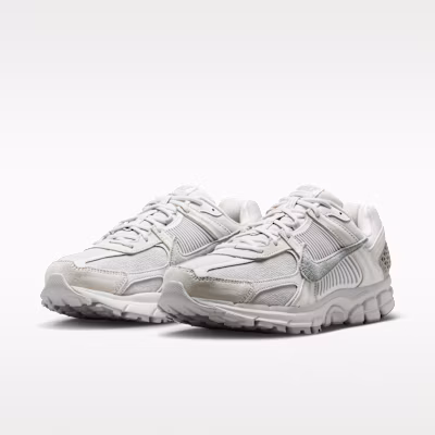 Nike Zoom Vomero 5 SE Bust Kelabu/Platinum Tint/Putih/Light Smoke Kelabu IH8039-001 Details for Nike Zoom Vomero 5 SE Bust Kelabu/Platinum Tint/Putih/Light Smoke Kelabu IH8039-001