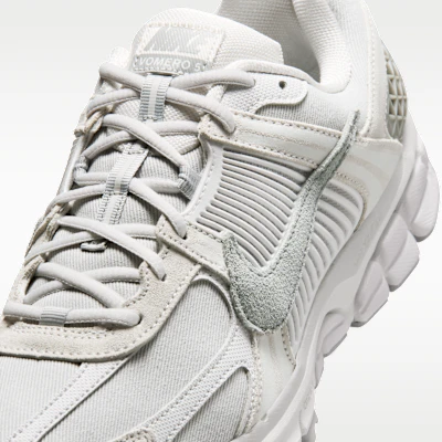 Nike Zoom Vomero 5 SE Bust Gray/Platinum Tint/White/Light Smoke Gray IH8039-001 Sizing Nike Zoom Vomero 5 SE Bust Gray/Platinum Tint/White/Light Smoke Gray IH8039-001