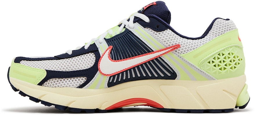 나이키 줌보메로 5 볼트 네이비 IB4004-701 Lookbook 나이키 줌보메로 5 볼트 네이비 IB4004-701