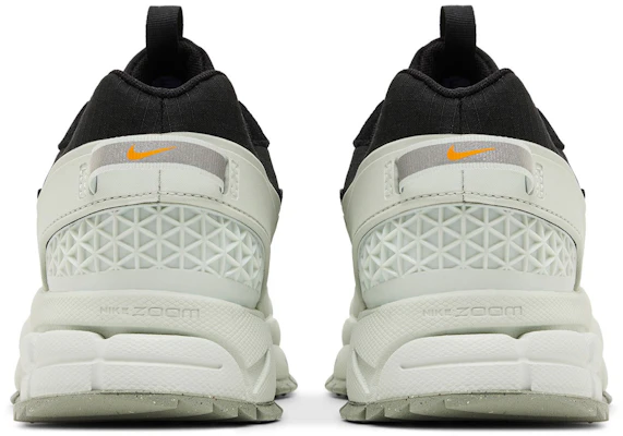 Nike Zoom Vomero Roam 'Hitam Perak Terang' FV2295-001 Sizing Nike Zoom Vomero Roam 'Hitam Perak Terang' FV2295-001