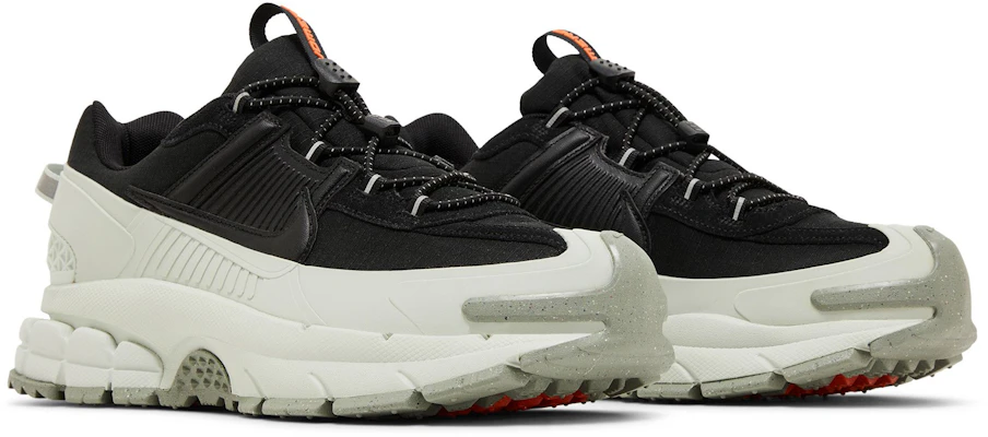 Nike Zoom Vomero Roam 'Hitam Perak Terang' FV2295-001 1