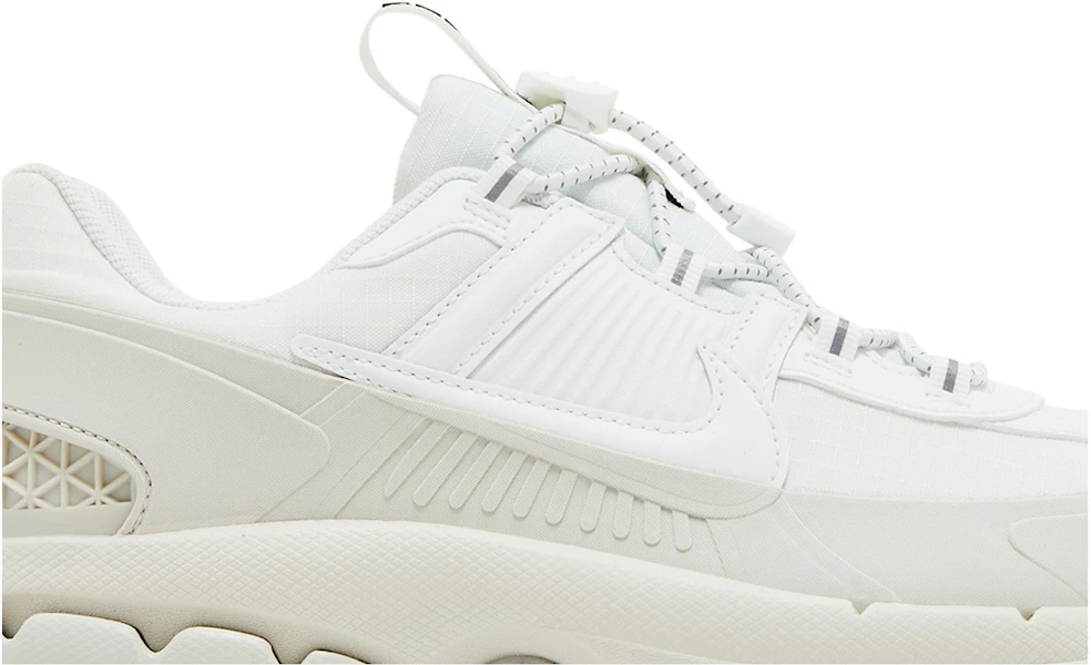 Nike Zoom Vomero Roam 'Summit White' Putih Puncak HV5951-100 Lookbook Nike Zoom Vomero Roam 'Summit White' Putih Puncak HV5951-100