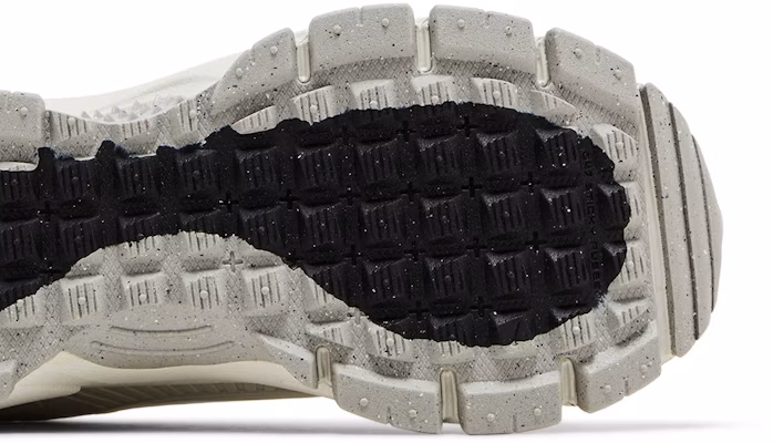 Nike Zoom Vomero Roam ''Blanc Sommet'' HV5951-100 Details for Nike Zoom Vomero Roam ''Blanc Sommet'' HV5951-100