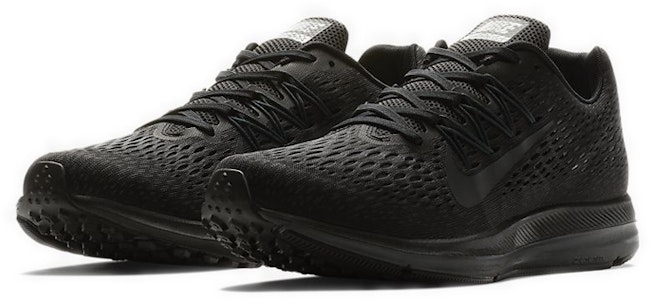 Nike Zoom Winflo 5 跑步鞋 男款 純黑 Lookbook Nike Zoom Winflo 5 跑步鞋 男款 純黑