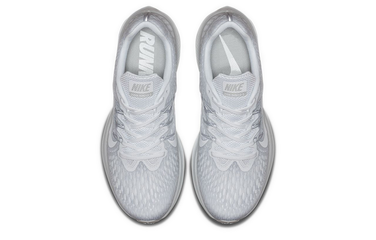 Shop Nike Air Zoom Winflo 5 簡約休閒慢跑鞋 灰白