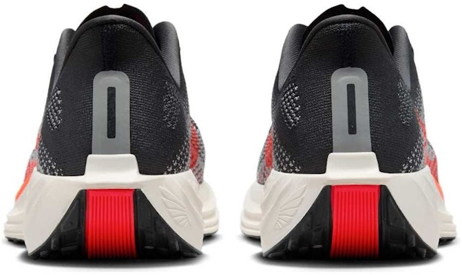 Nike ZoomX Pegasus Plus 深灰煙燻灰幻影亮紅配色款 FQ7262-007 Lookbook Nike ZoomX Pegasus Plus 深灰煙燻灰幻影亮紅配色款 FQ7262-007