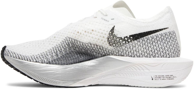 ナイキ ズームX ヴェイパーフライ ネクスト% 3 白/グレー DV4129-100 Lookbook ナイキ ズームX ヴェイパーフライ ネクスト% 3 白/グレー DV4129-100