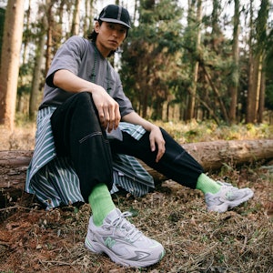 niko and ... x New Balance NB 725 復古 輕便 低筒 跑鞋 男女款 灰綠 1