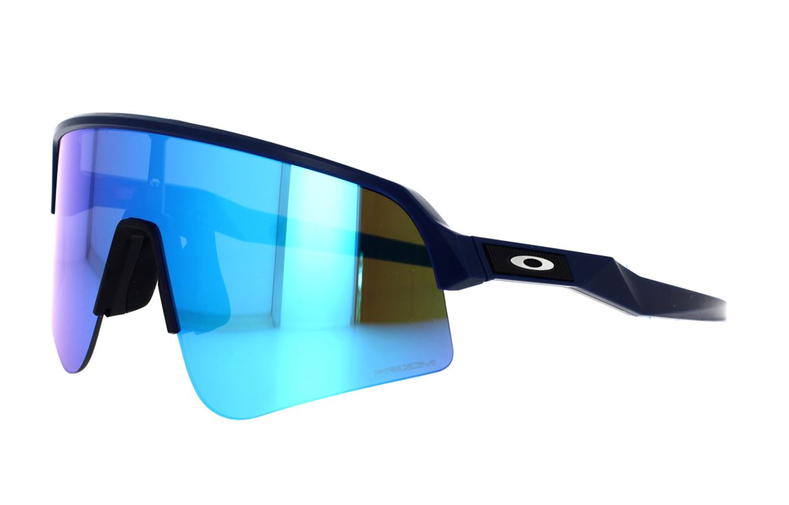 Oakley  Black Irregular Frame Stylish Comfortable Sunglasses. 0OO9465-05