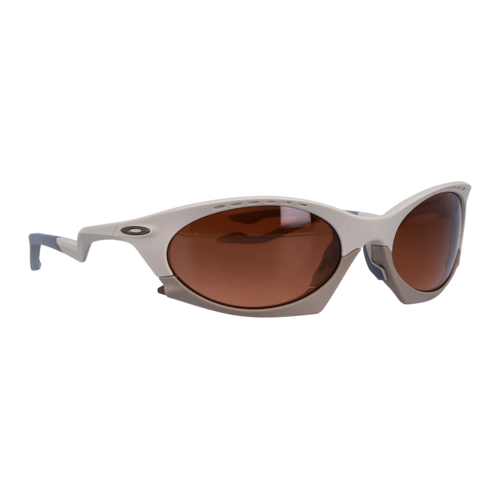 Oakley  Cat-Eye Sunglasses Silver Logo Edition. 0OO9437 圖 4