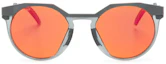 Lookbook Oakley 不规则灰色板材太阳镜附logo. 0OO924252924202