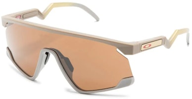 Oakley Irregular Beige Sunglasses with Engraved Logo Temples. 0OO9280 Oakley Irregular Beige Sunglasses with Engraved Logo Temples. 0OO9280
