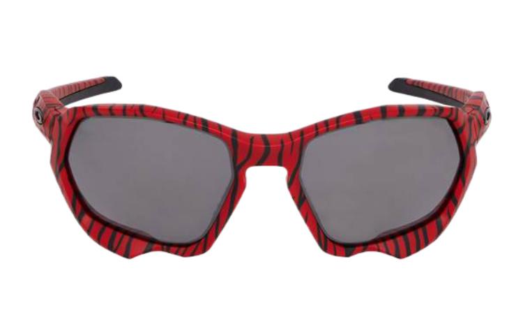 Lookbook Kacamata Hitam Oakley Merah TR Memory Plastik Tidak Beraturan. OO901912REDTIGER