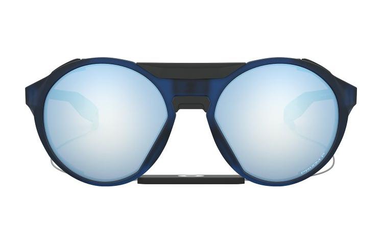 Oakley  Round Sunglasses Blue with Logo Detail on Temples. OO94400556