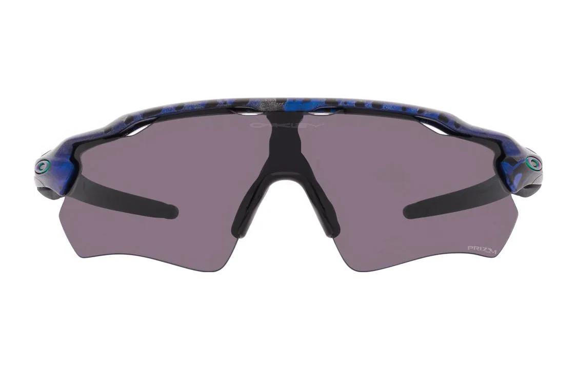 Lookbook Cermin Mata Oakley Gaya Moden Hitam Biru Bingkai Tidak Sekata 0OO9208-C8